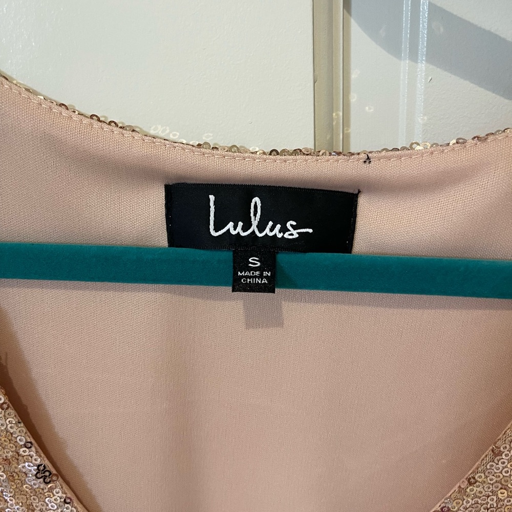 Pinky gold sequin dress from Lulu tags still on , size small
